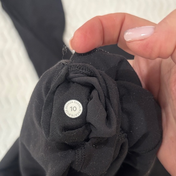Lululemon Black High-Rise Align Leggings with Logo - Picture 5 of 5